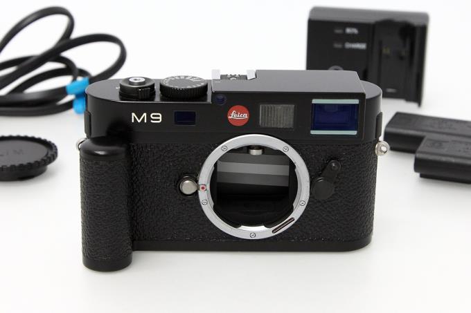 M9 ボディ ブラックペイント ハンドグリップ・予備バッテリー付き
