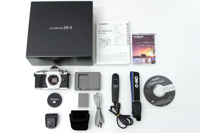 OM-D E-M5 Mark II ボディ シルバー シャッター回数約15400回以下