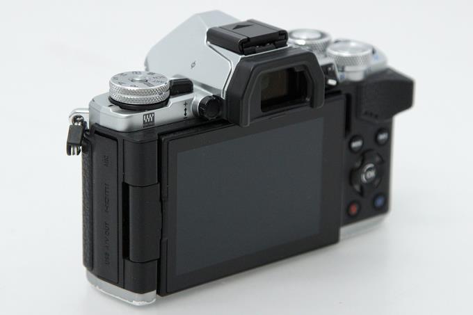 OLYMPUS OM-D E-M10 シャッター数 3257回 シャッター耐久回数について