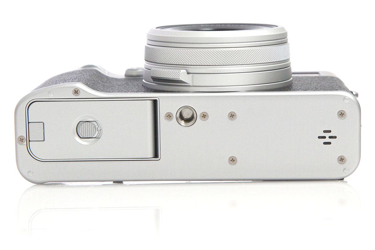 FUJIFILM X100VI シルバー CA01-A9008-2K2 | 富士フイルム