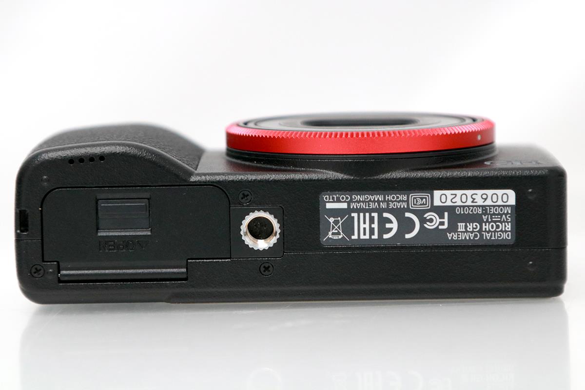 RICOH GR III (APS-C) CA01-M2981-2P4 | リコー | コンパクトデジタル