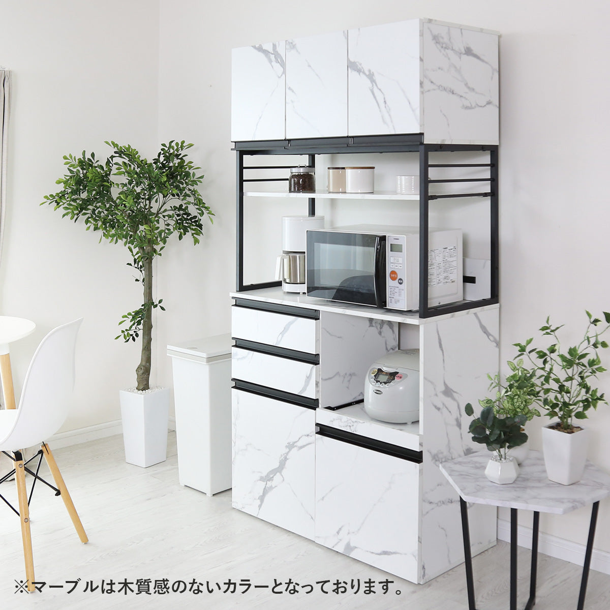 やさしい木質感の素材とシンプルデザインのキッチンボード｜チェルシー