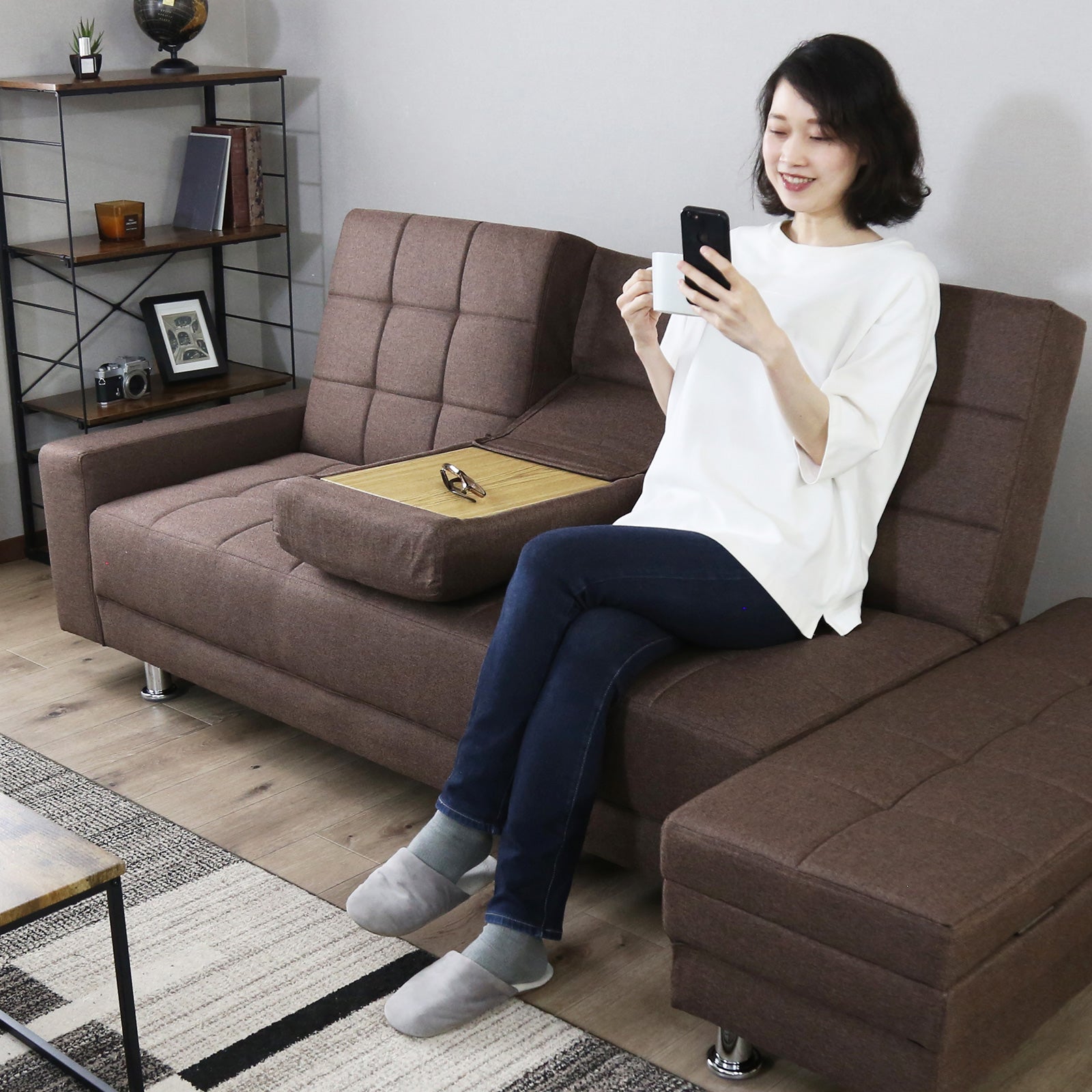 おしゃれで機能性抜群！マルチに使える収納付きソファーベッド「コン