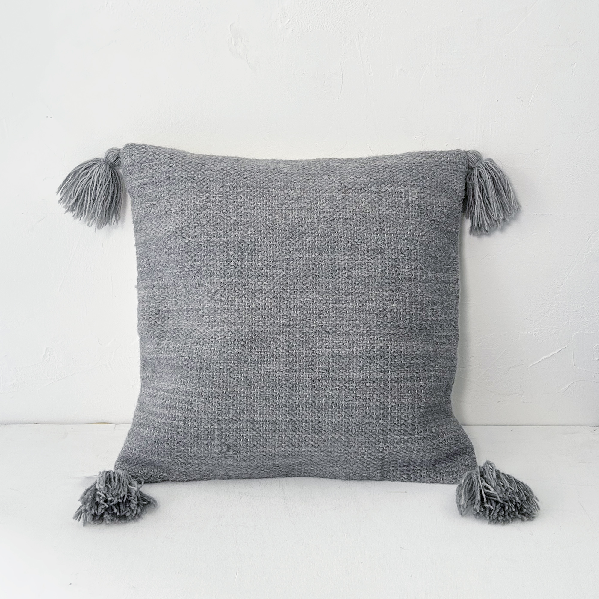 クッションカバー ウール 粗目平織 ブルーグレー 4角フリンジ付 45
