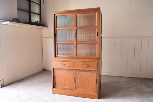 アンティーク 木味 モールガラス戸 食器棚 | REFACTORY antiques