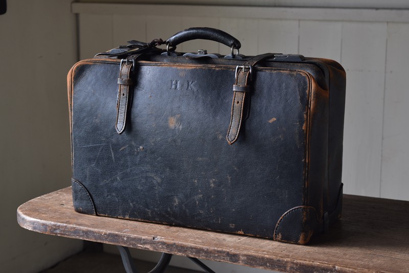 アンティーク 黒いレザーの古い旅行カバン | REFACTORY antiques