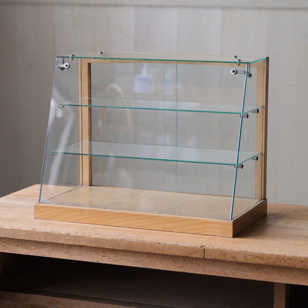 1576 希少 細い木枠の小振りな卓上ガラスケース | REFACTORY antiques
