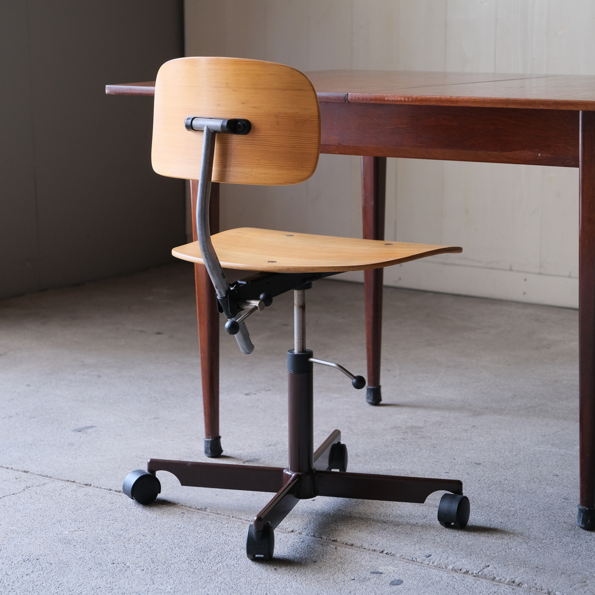 1584 ヴィンテージ KEVIチェア | REFACTORY antiques