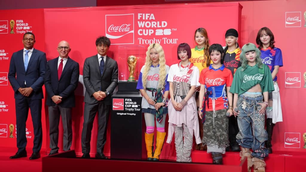 FIFA W杯トロフィーを運ぶ“幻の専用機“に搭乗取材！ 機内ではXGが今