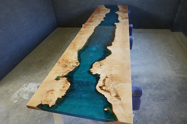 リバーテーブルの魅力 ～5枚同時製作でみえること～ | レジンテーブル