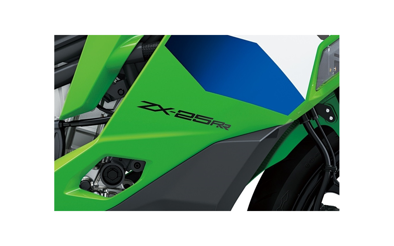 唯一無二の4気筒250cc！カワサキ『Ninja ZX-25』初の特別仕様「RR