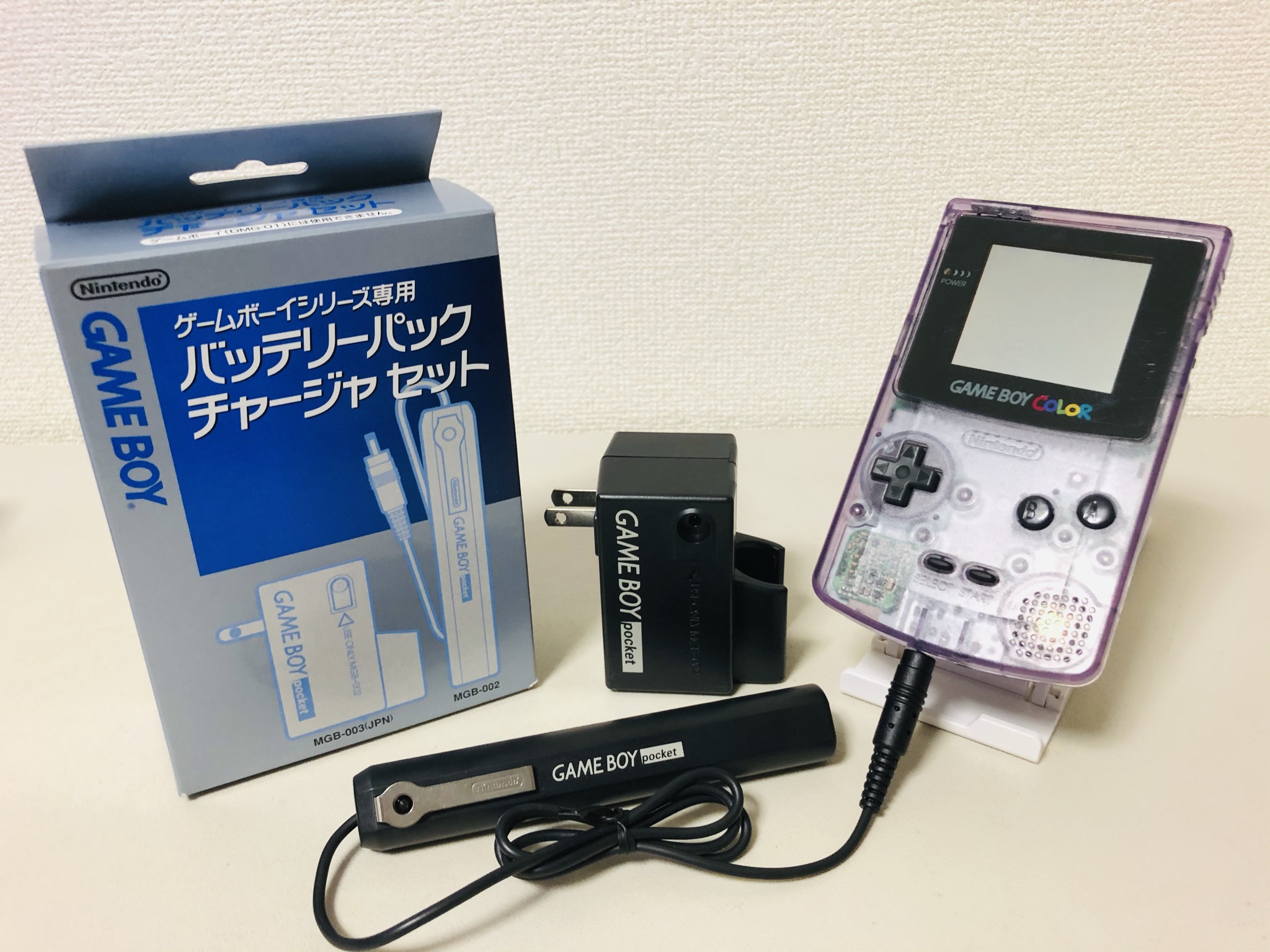 ゲームボーイカラー(GAMEBOY COLOR)で遊ぶのに必要なものは？付属品