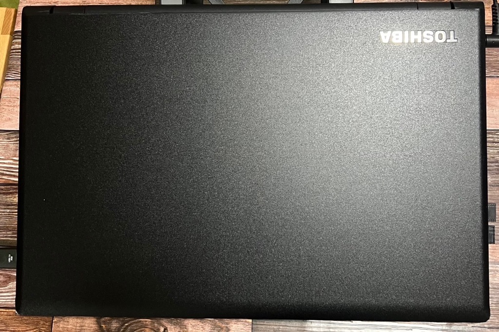 東芝 Toshiba 薄型 ノートパソコン 第5世代Core i3-5005U/Office