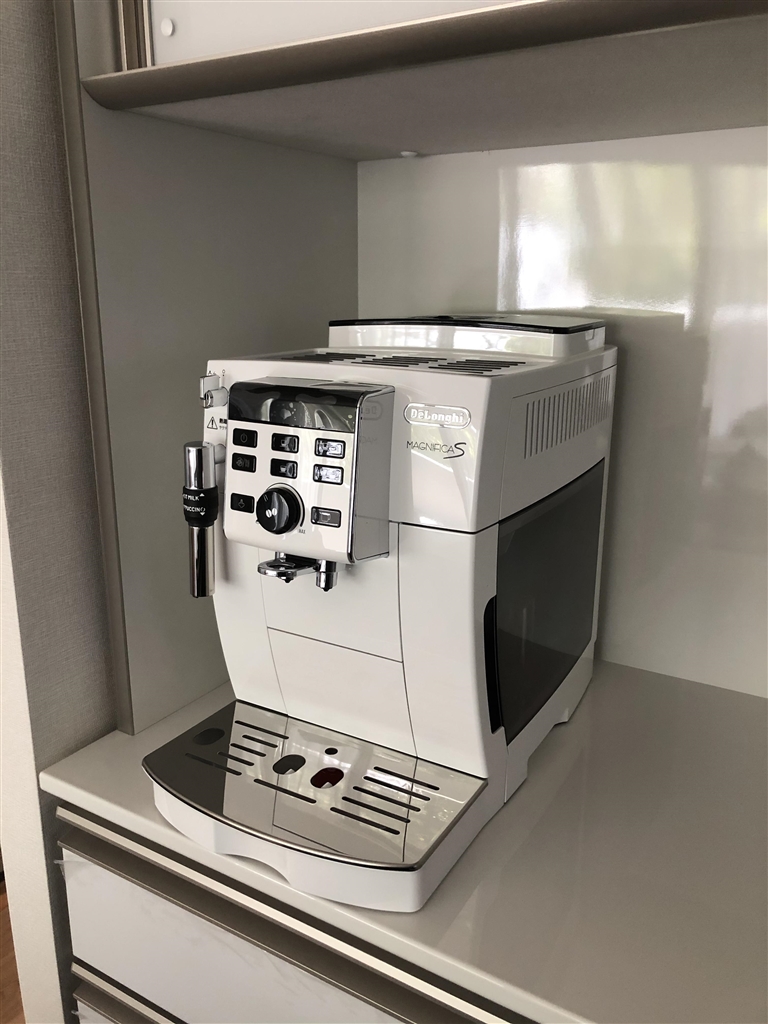 価格.com - 『白に白、小に小、綾野製作所のスリムタイプの食器棚に