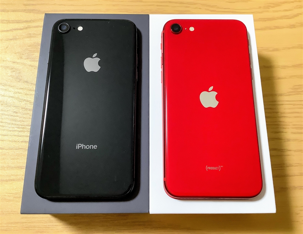 価格.com - 『iPhone8との比較。リンゴマークが中央に移動し、iPhone