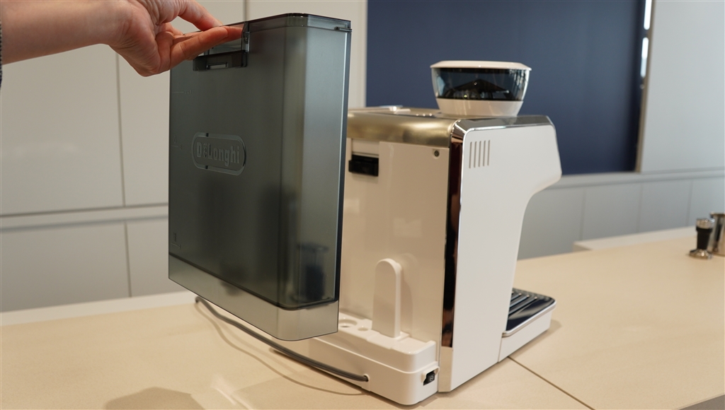 価格.com - 『給水タンクは背面に』デロンギ ラ・スペシャリスタ