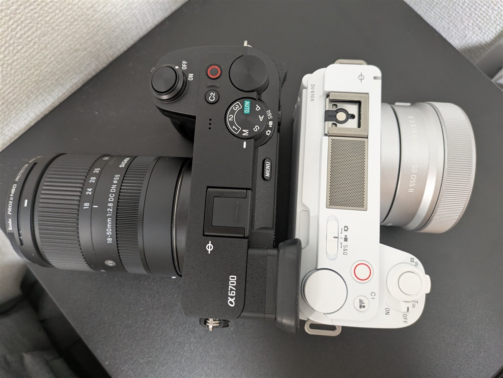 価格.com - 『本製品と,a6700+SIGMA 18-50 F2,8。小さいはずのa6700+