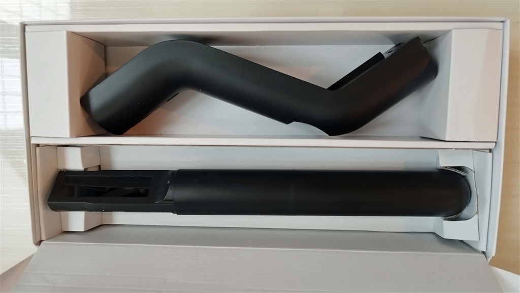 価格.com - 『予備バッテリーには、本体とは別に充電ができる専用