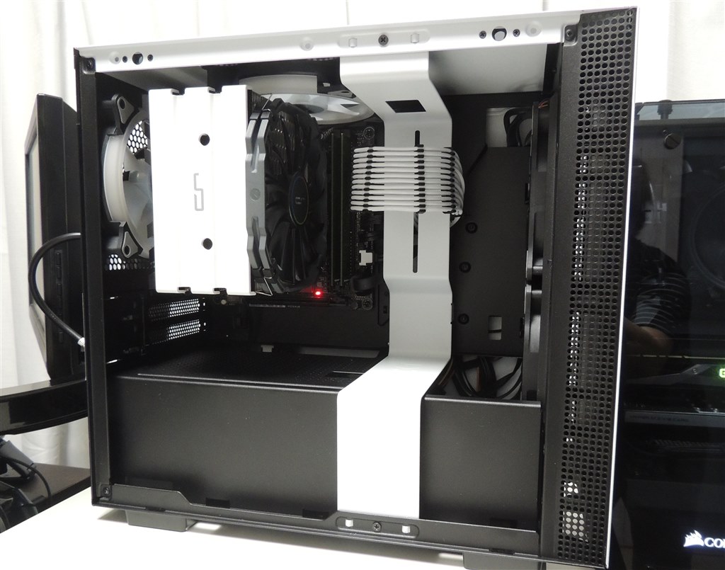 きれいな白』 NZXT H210 CA-H210B-W1 [マットホワイト/ブラック