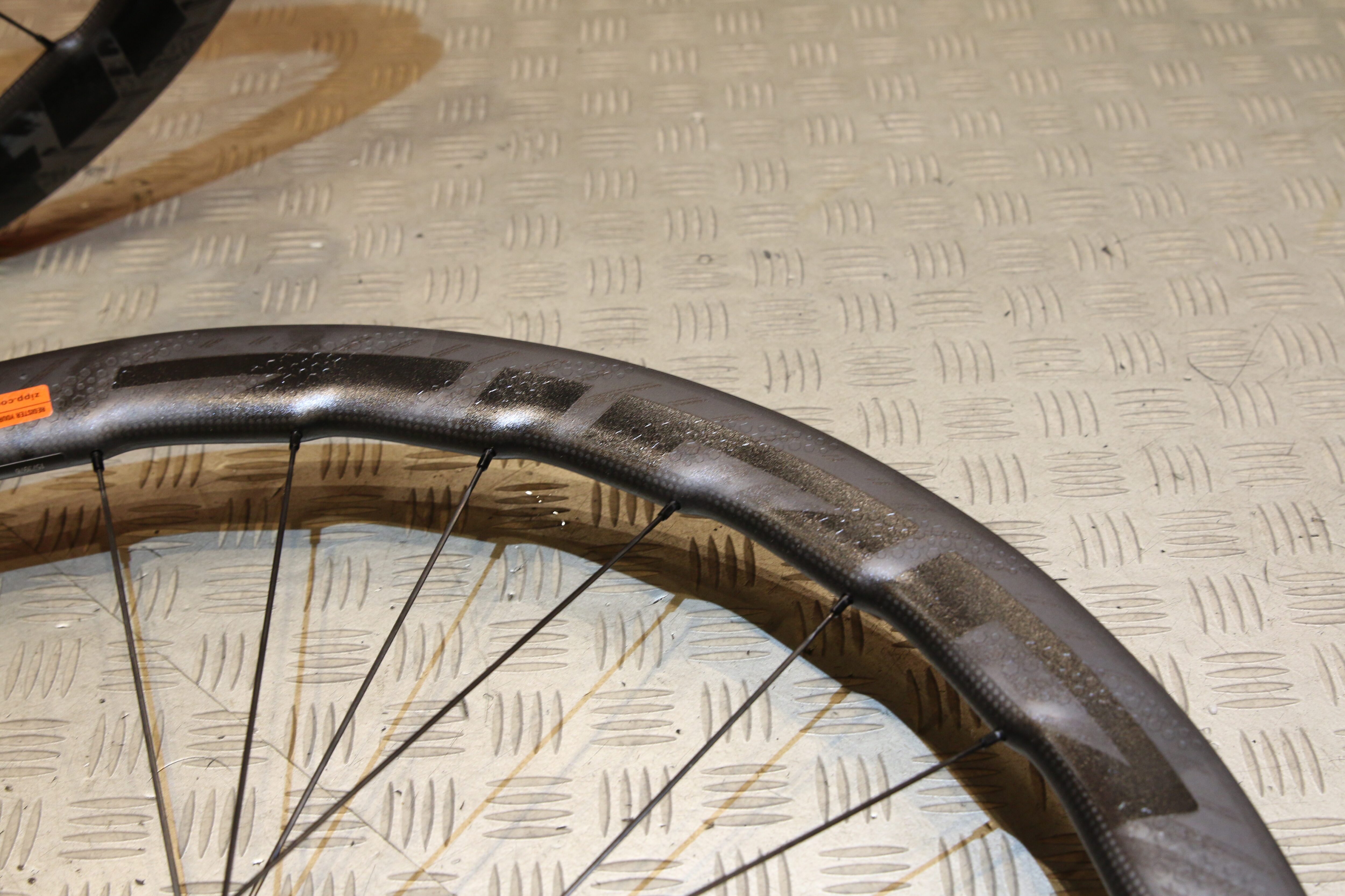 ZIPPチューブレス史上最軽量ホイールセット 「353 NSW DISC