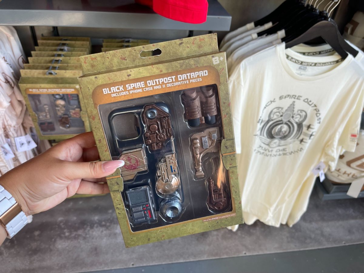 ディズニー 携帯ケース BLACK SPIRE OUTPOST DATAPAD Disney Parks