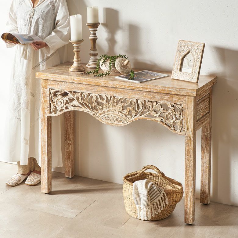 アジアンデザインの彫刻がカービングされたチークウッドのコンソール