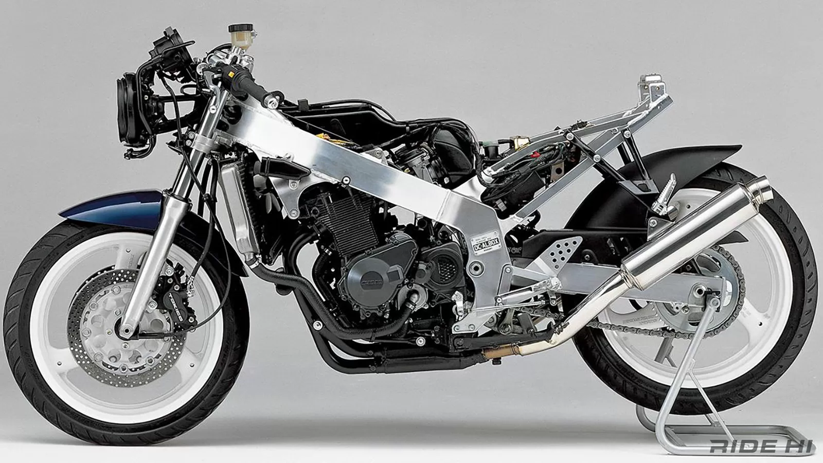 打倒V4に真っ向から挑んだ'88GSX-R400（GK73A）【このバイクに注目