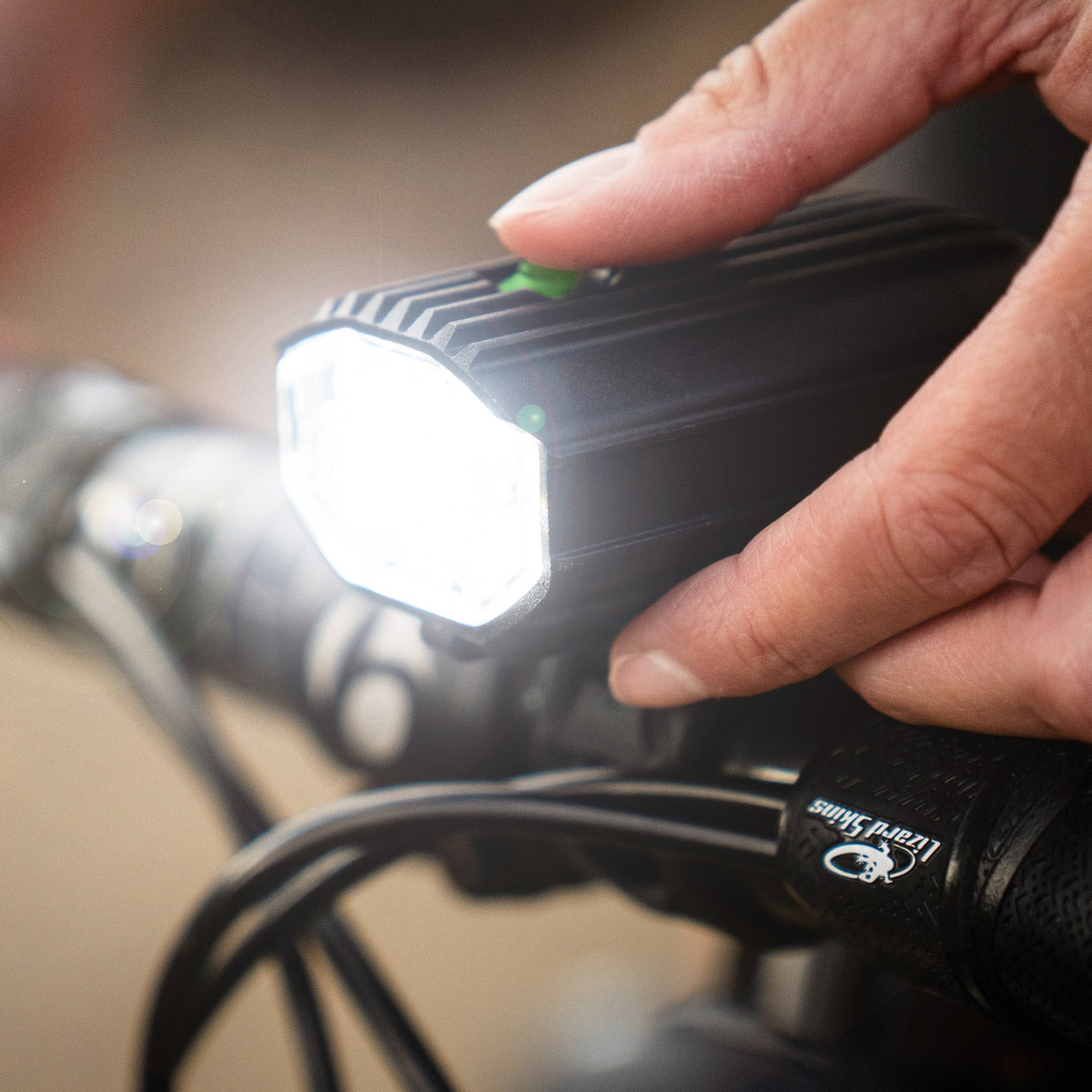 LEZYNE LITE DRIVE 1200+ | LED FRONT BIKE LIGHT