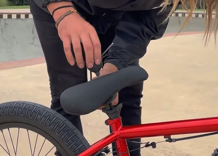 PIVOTALシート STEALTHシート - モトクロスインターナショナル