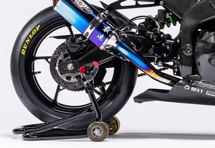 Kawasaki Revealed a Carbon Fibre Track Version of the Ninja ZX-25R