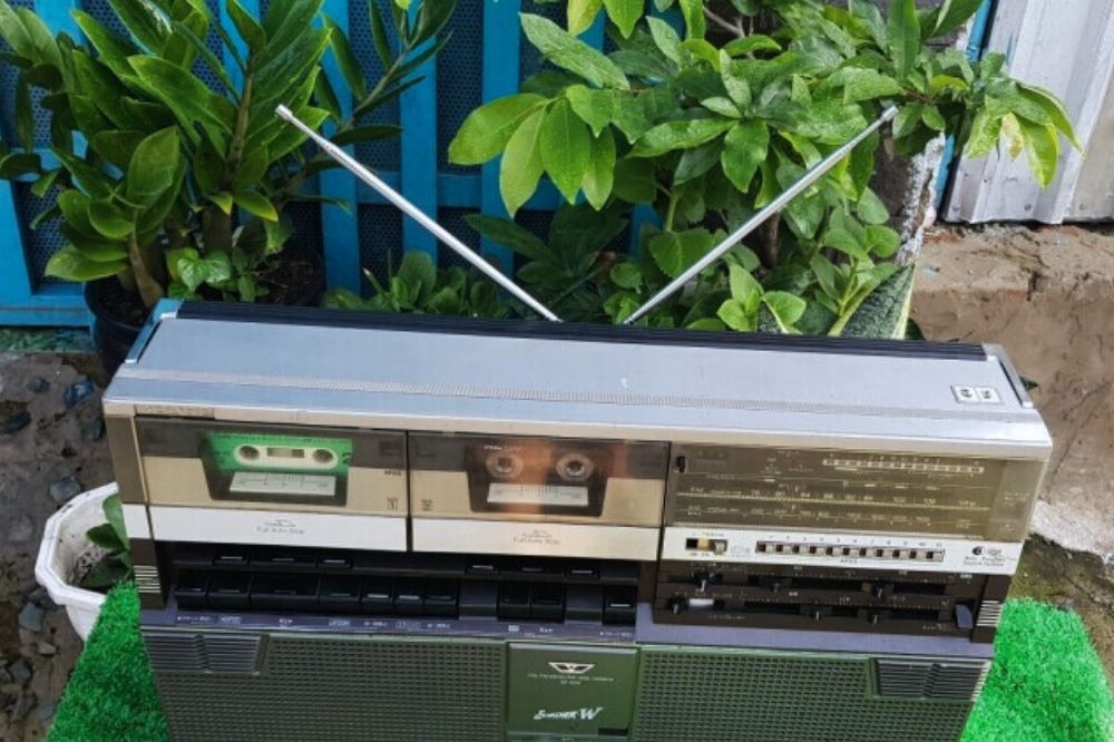 希少 SHARP GF-808 ラジオ カセットレコーダー ザ・サーチャー W