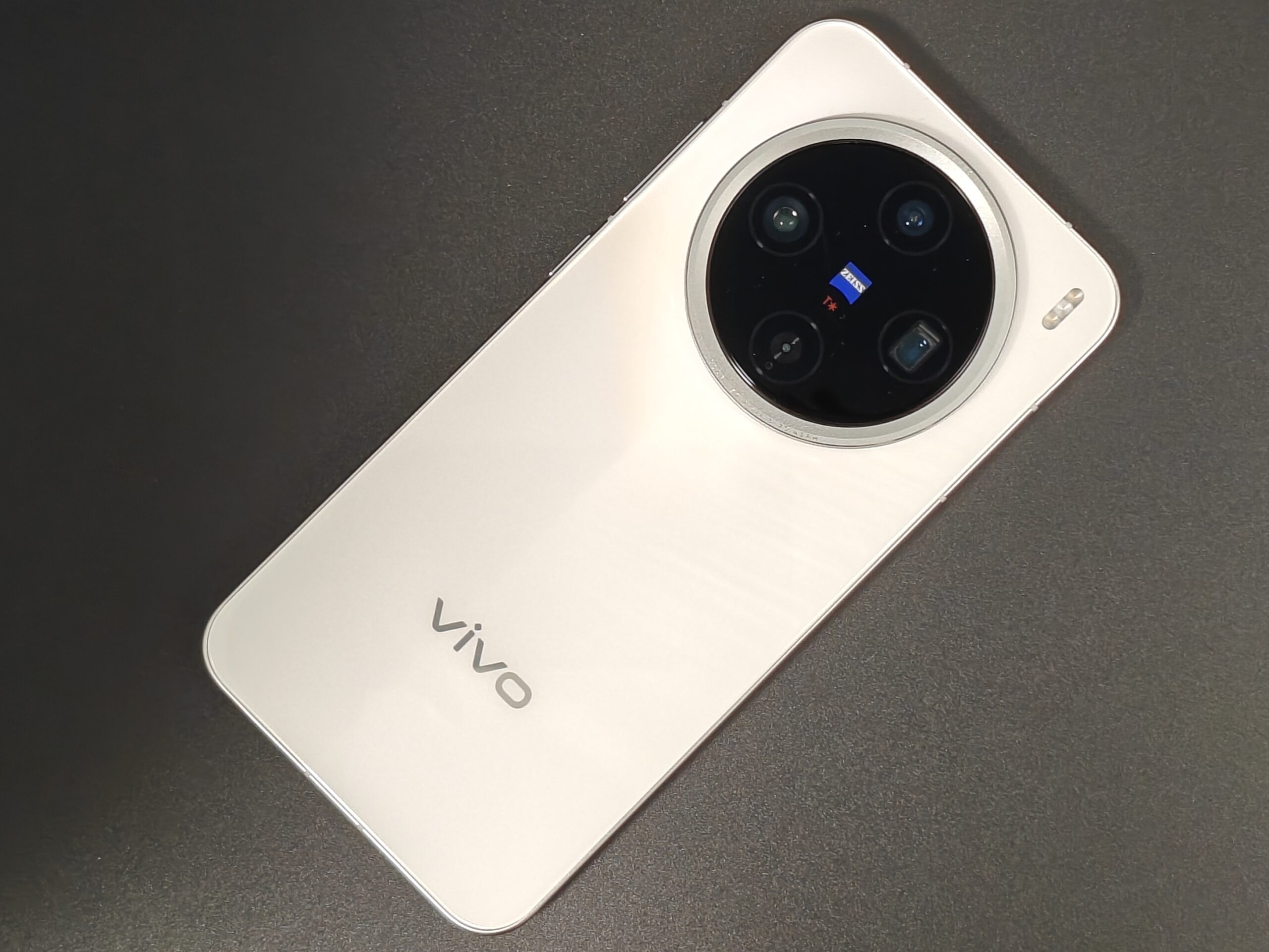 vivo X200 Pro miniレビュー：6.31インチにDimensity 9400とLYT-818を