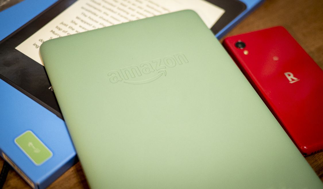 セージ色が可愛いKindle Paperwhite(第10世代)。軽くレビュー。