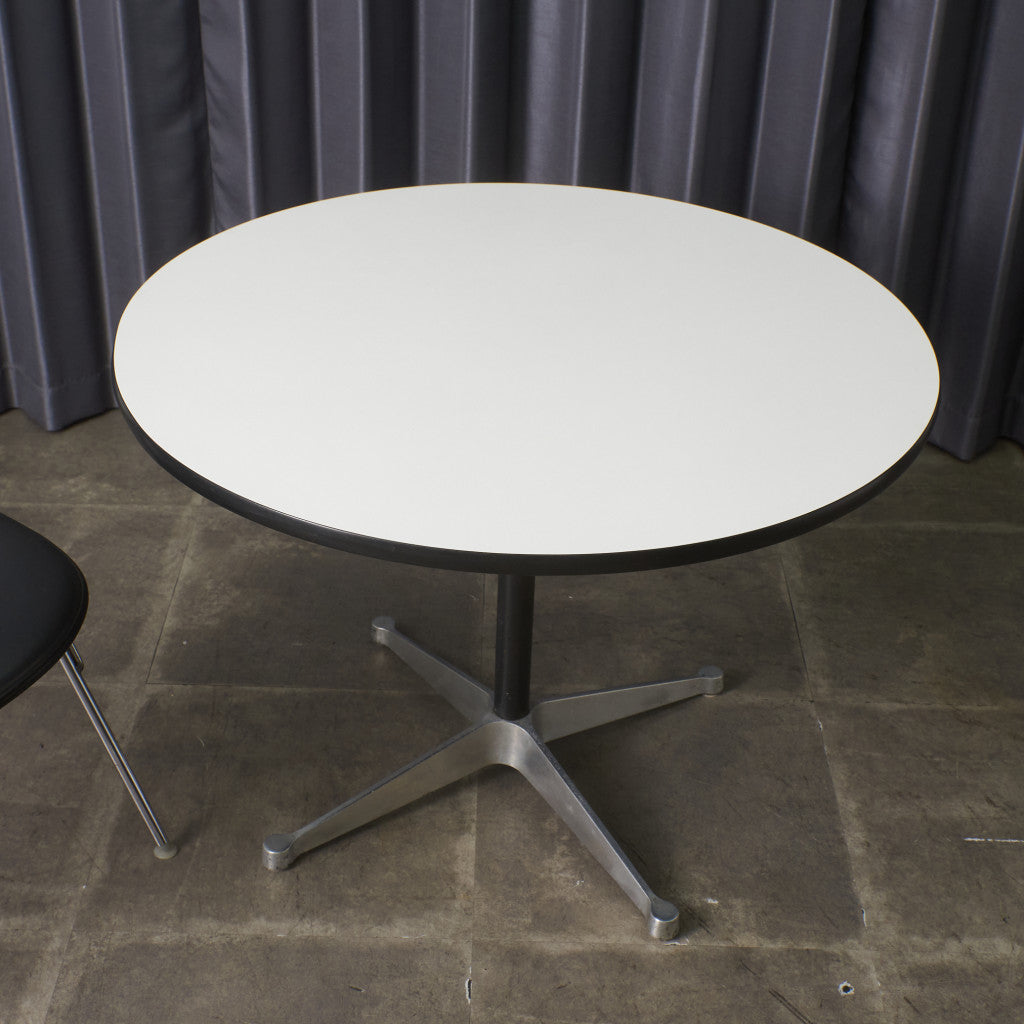 イームズ コントラクトベース ラウンドテーブル｜ハーマンミラー