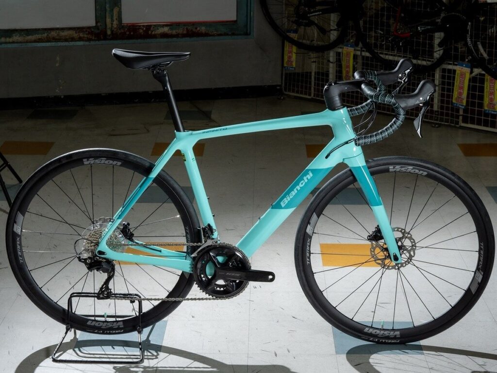 INFINITO CVの特徴と本格派エンデュランスロードとしての魅力 - Fun