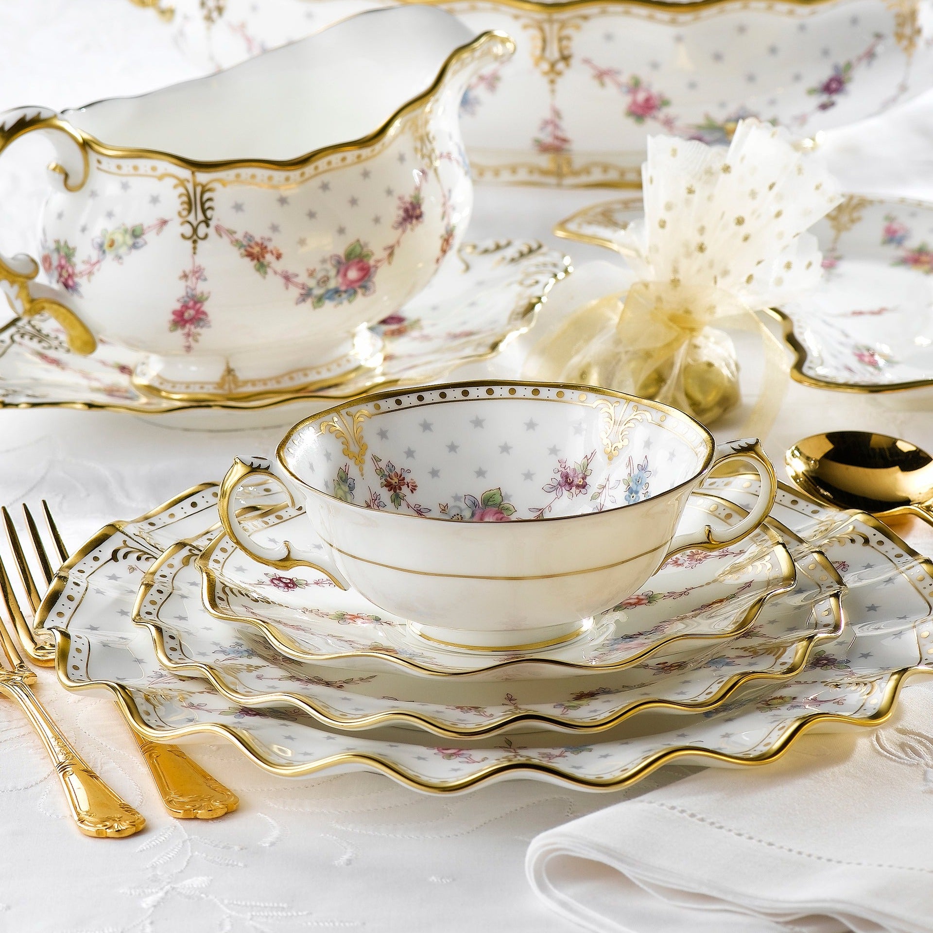 ロイヤルアントワネット プレート(15.5cm-34.5cm) – ロイヤルクラウン