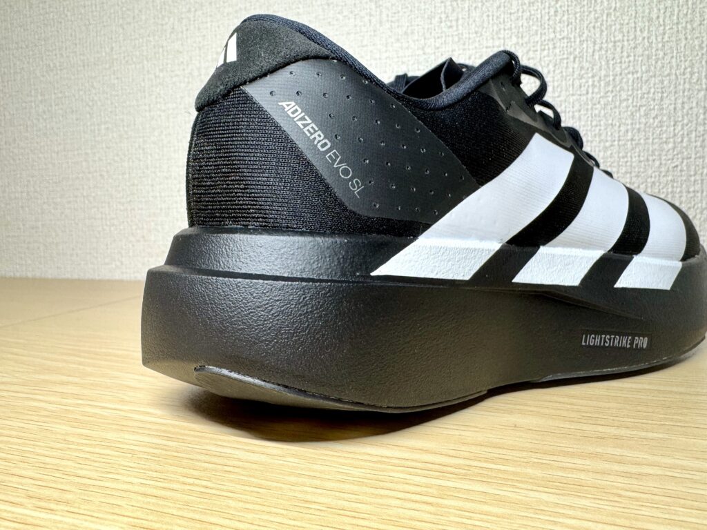 レビュー】アディゼロ EVO SL ランニングから日常まで使える万能