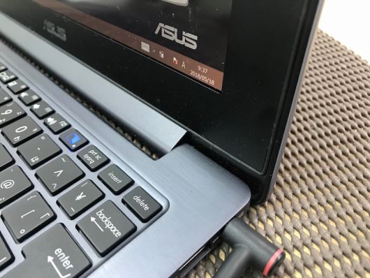 ASUS TAICHI 21 電源ははいるが画面が真っ暗映らない 修理しました