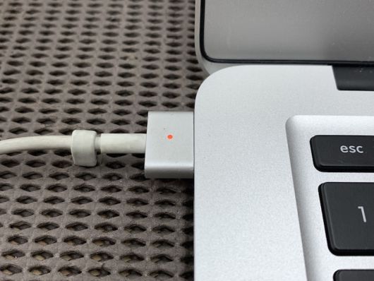 MacBook Airの電源が入らない ロジックボード修復 パソコン修理しま