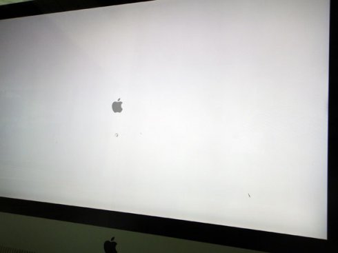 27型ワイド液晶 iMac アップルマークのまま起動しない 修理しました