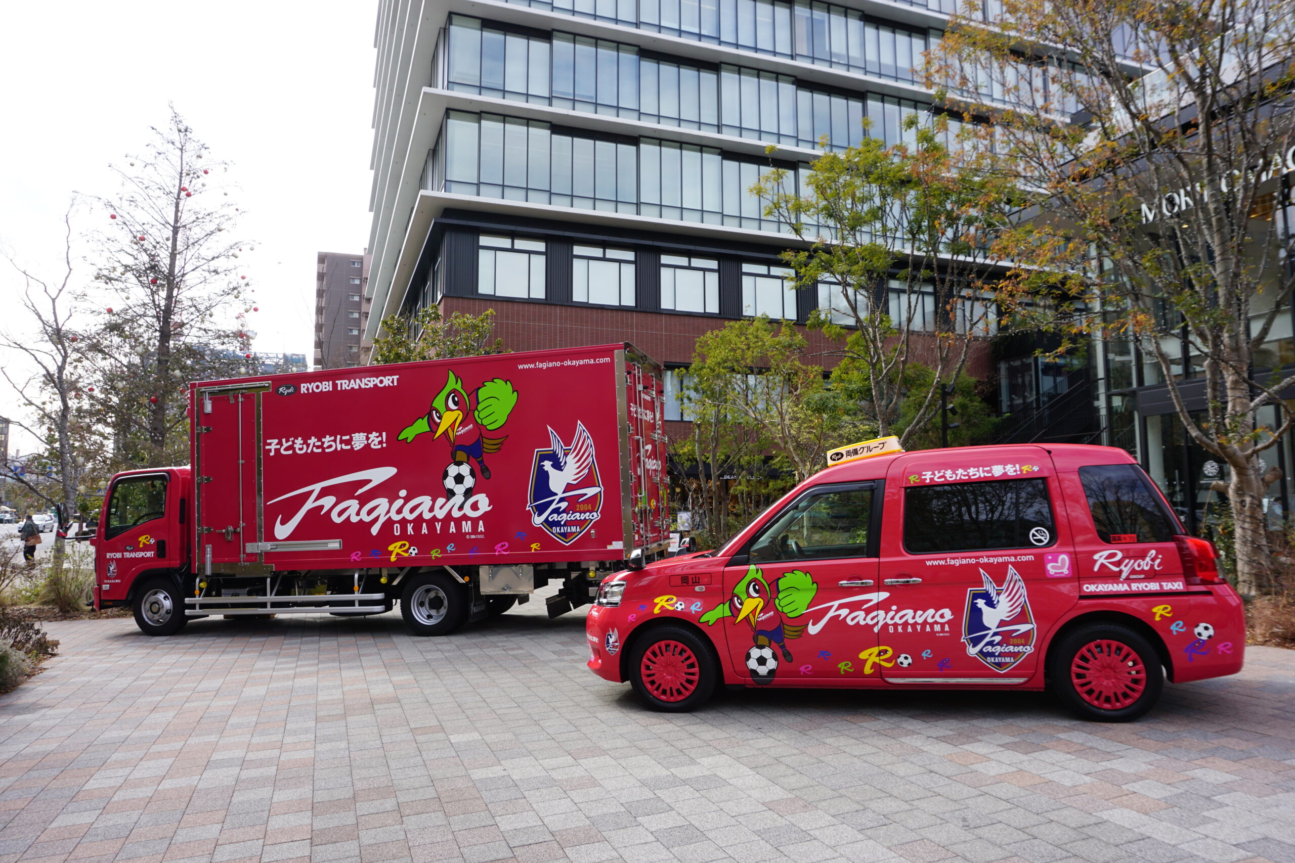 ファジアーノ岡山全力応援！ラッピングタクシー登場 | 両備タクシー
