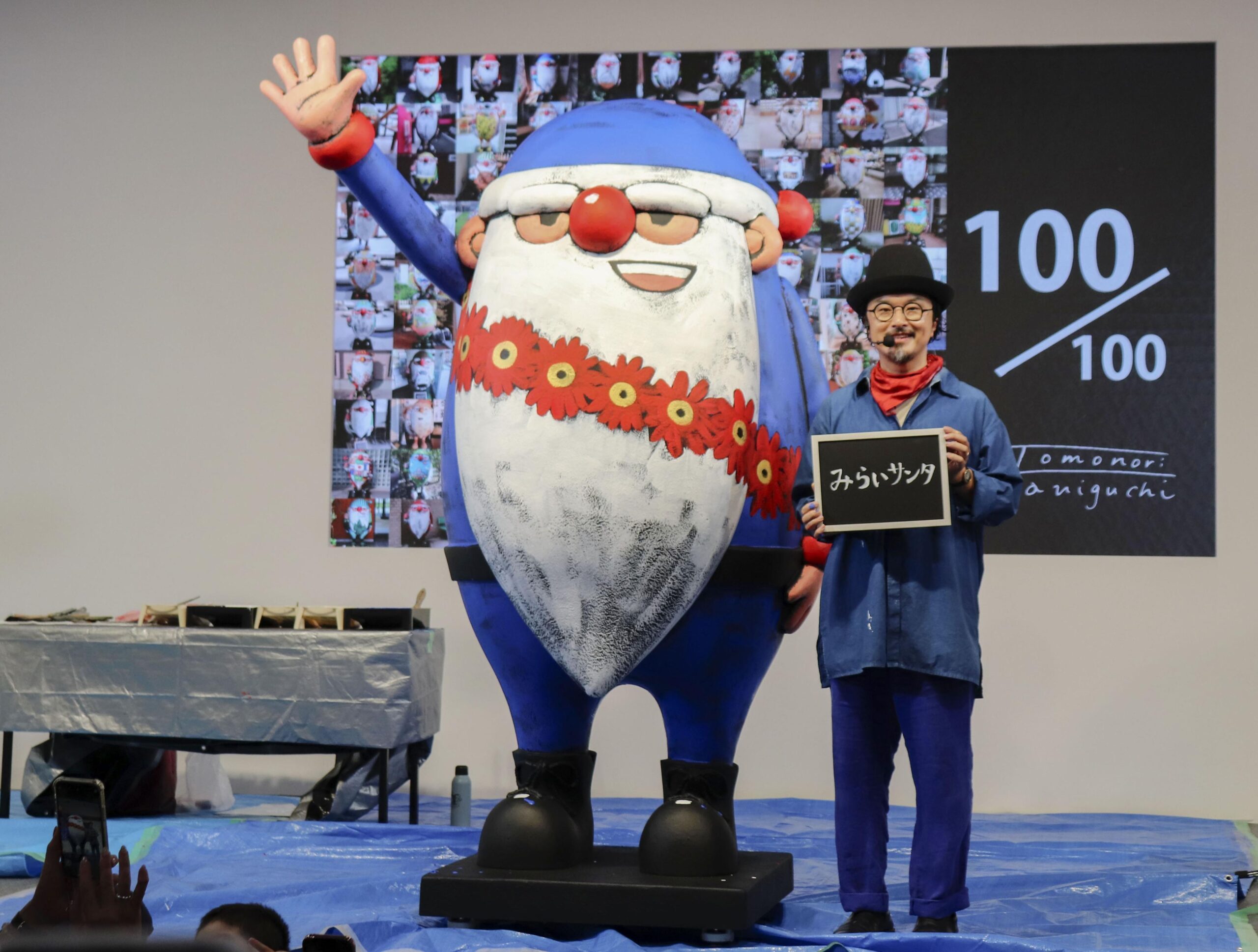 はと笛＞町じゅうにあふれるサンタ