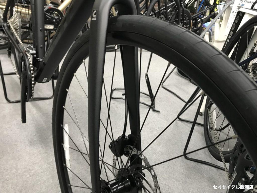 漆黒のクロスバイク GIANT ESCAPE RX DISC マットブラック | セオ