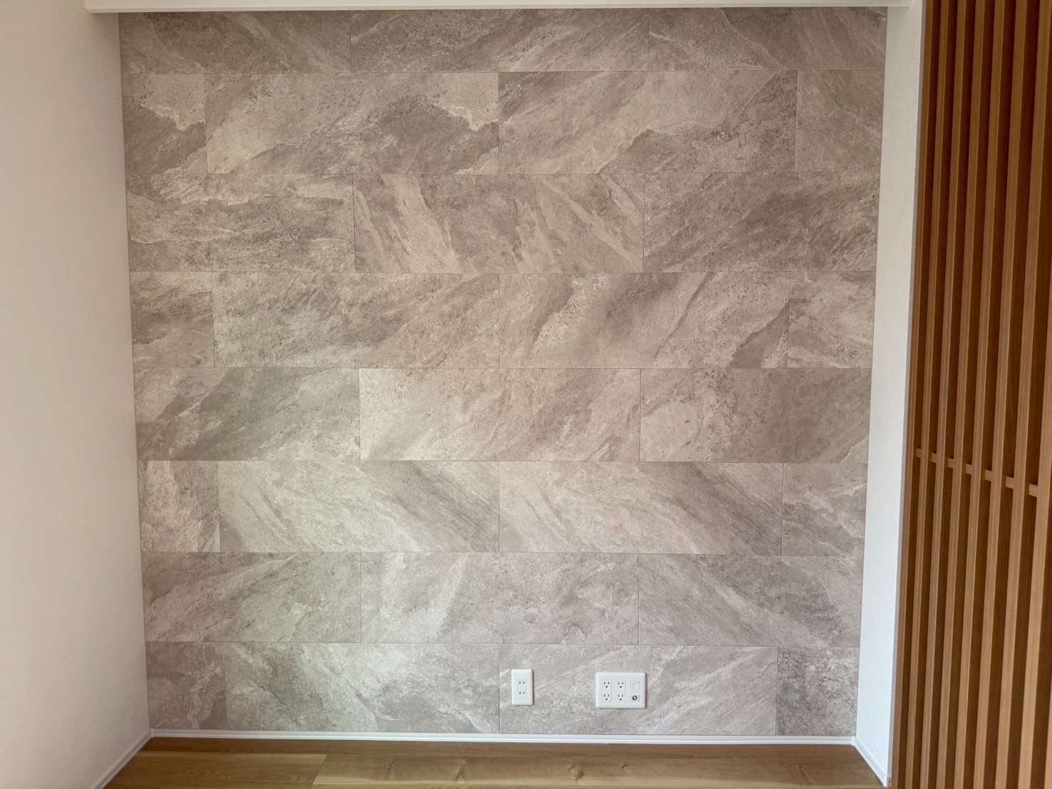 エコカラット マジェスティックスレートの特徴とは？向いている空間と