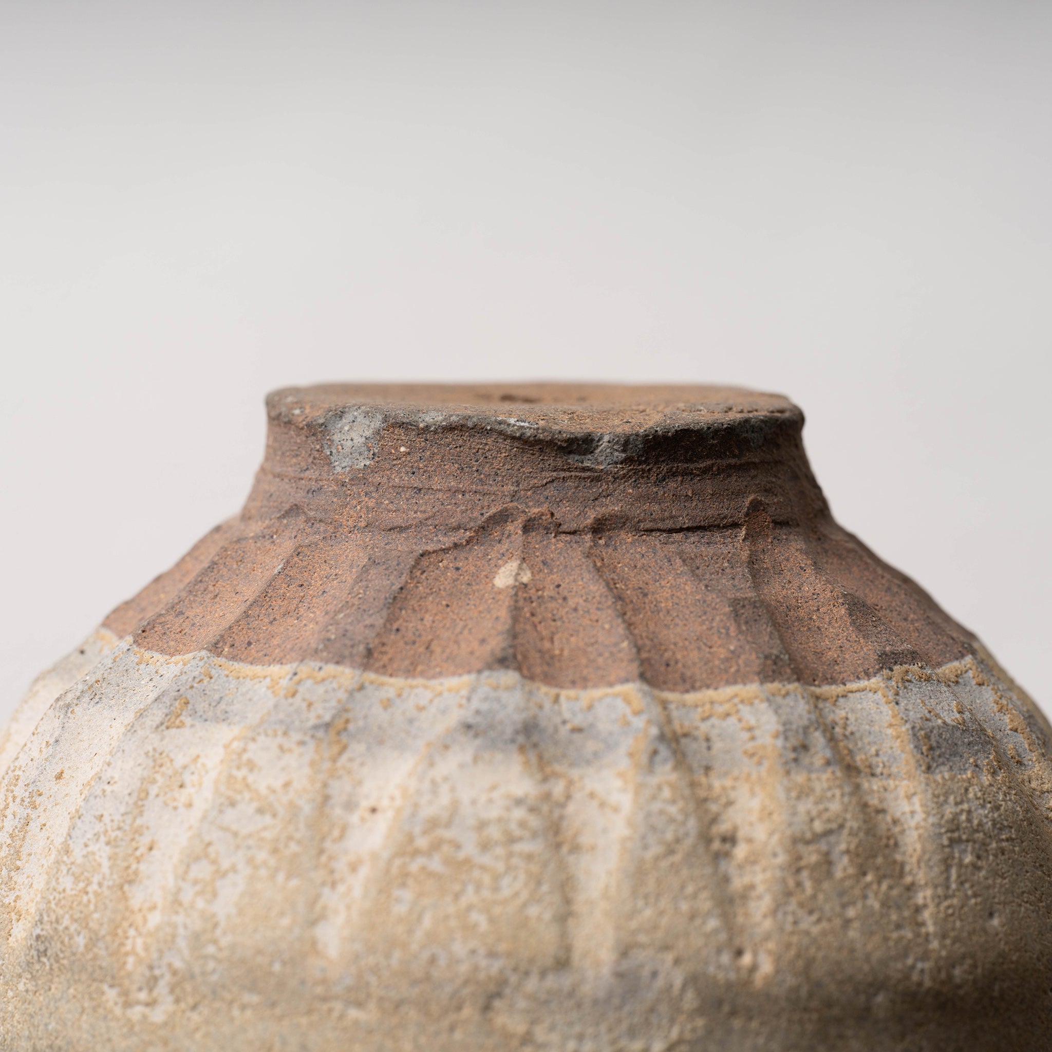 タイ スンコロク 宋胡録耳付小壺 – 燦禾 SANKA