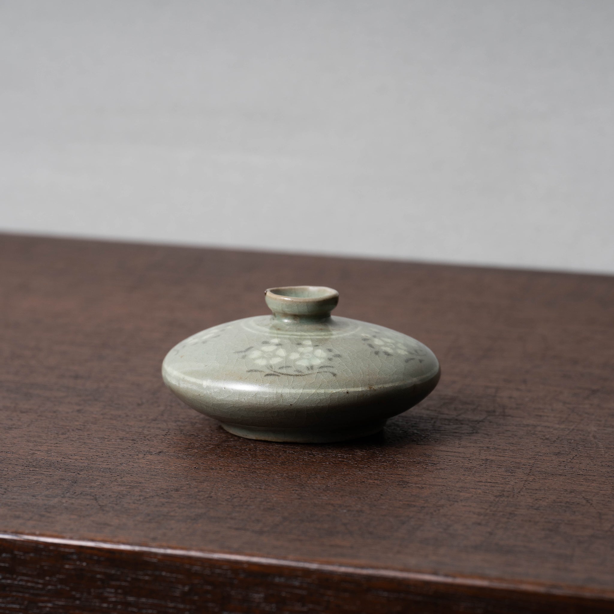 高麗 青磁象嵌牡丹紋油壺 – 燦禾 SANKA