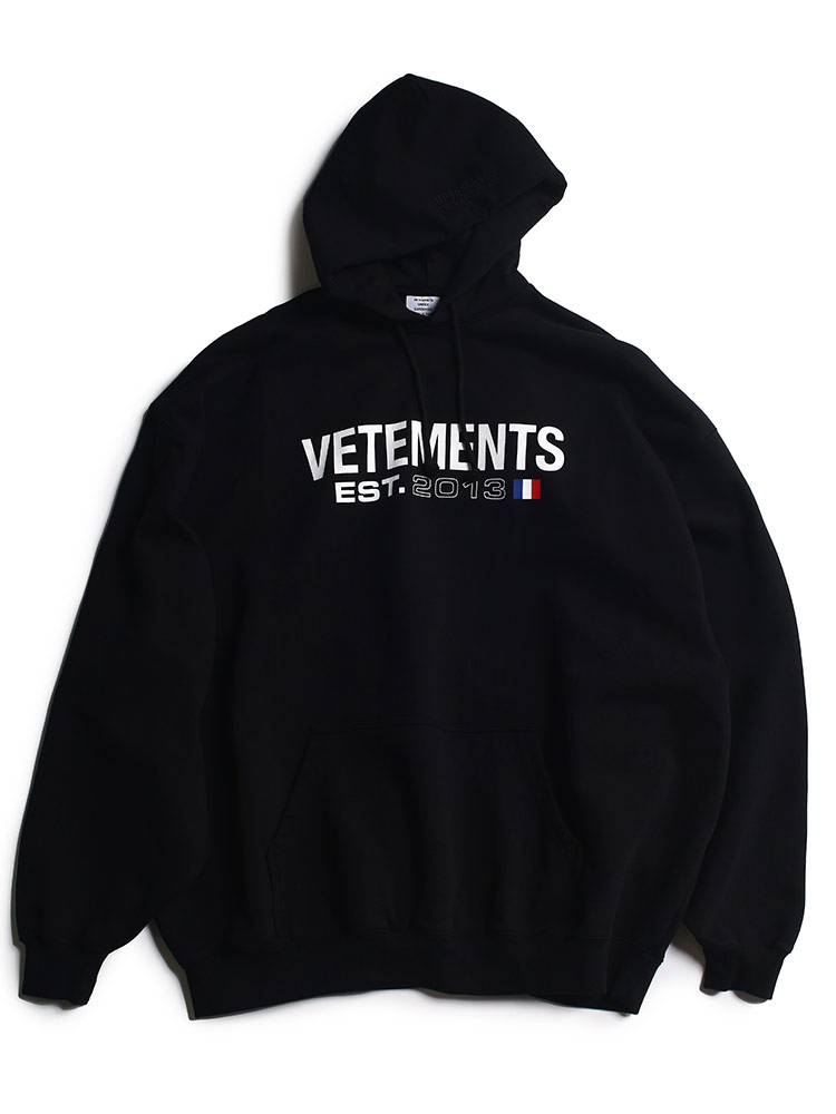 VETEMENTS (ヴェトモン) フラッグロゴ プルオーバー パーカー