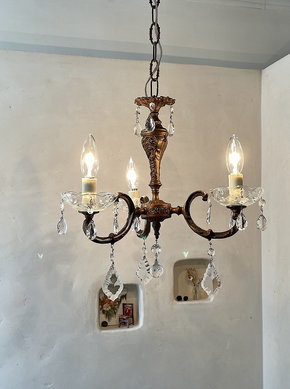 フランス小さいサイズの3灯ガラスドロップシャンデリアはかわいい