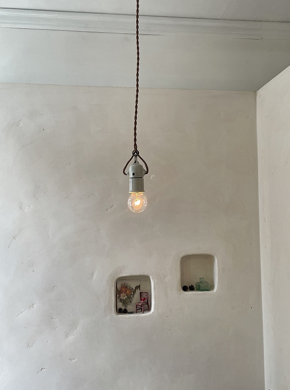 フランス陶器製ソケットペンダントはかわいいアンティークネット