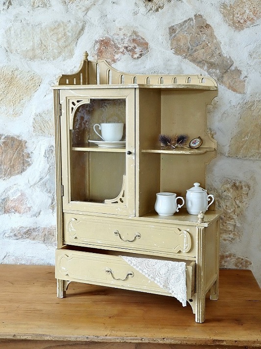 フランス1800年代後期の素敵なキャビネットはかわいいアンティーク